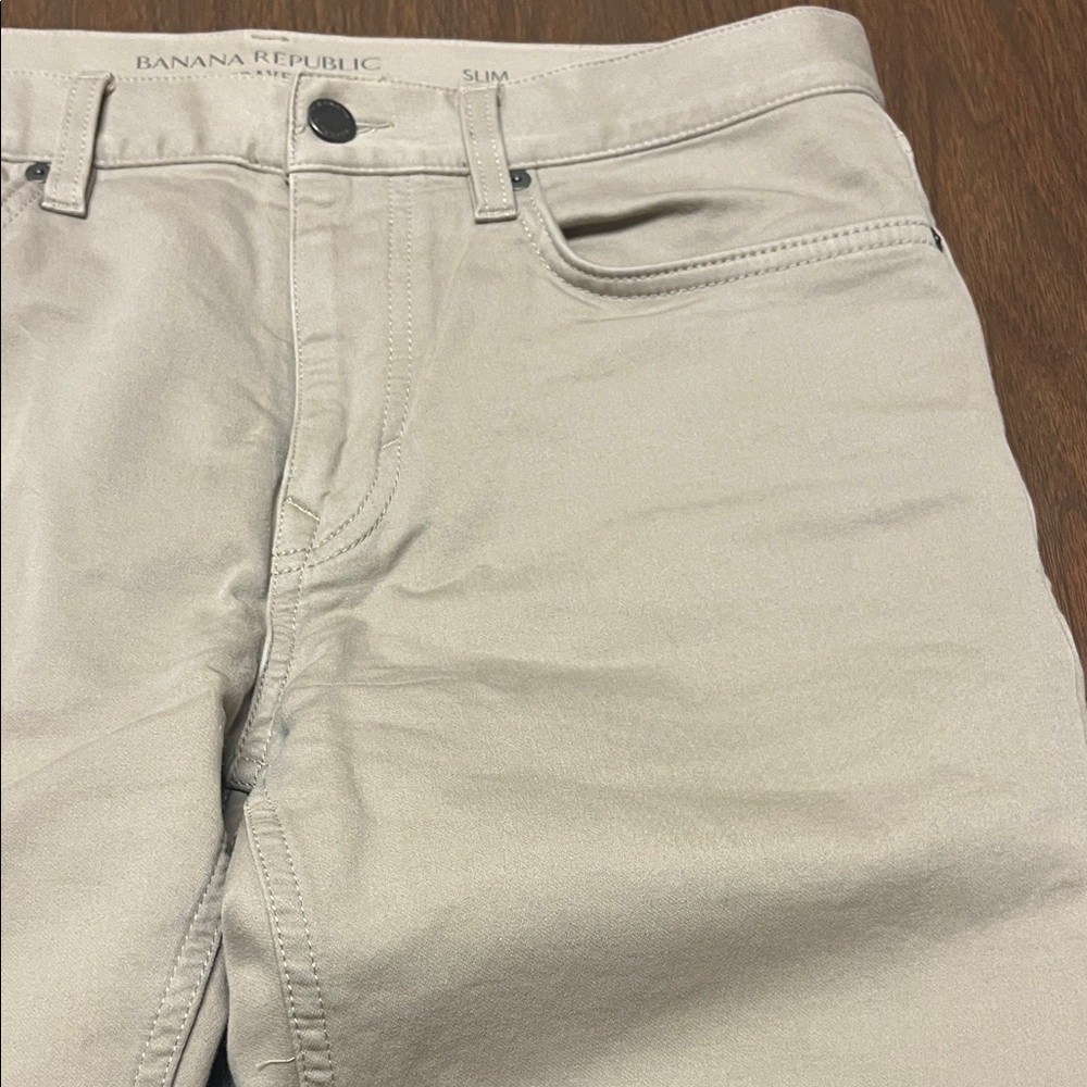 Banana Republic The Traveler Slim Fit Tan Pants, size 32x32 - Picture 4 of 13